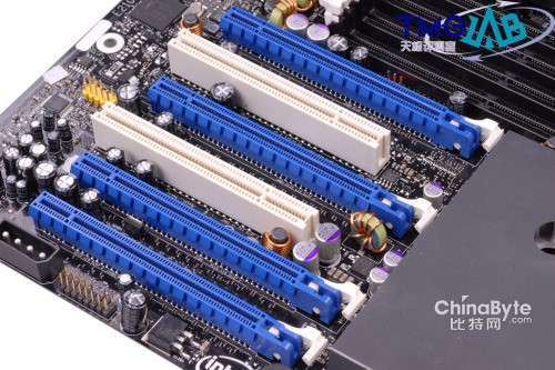 Intel Desktop Board D5400XSչ